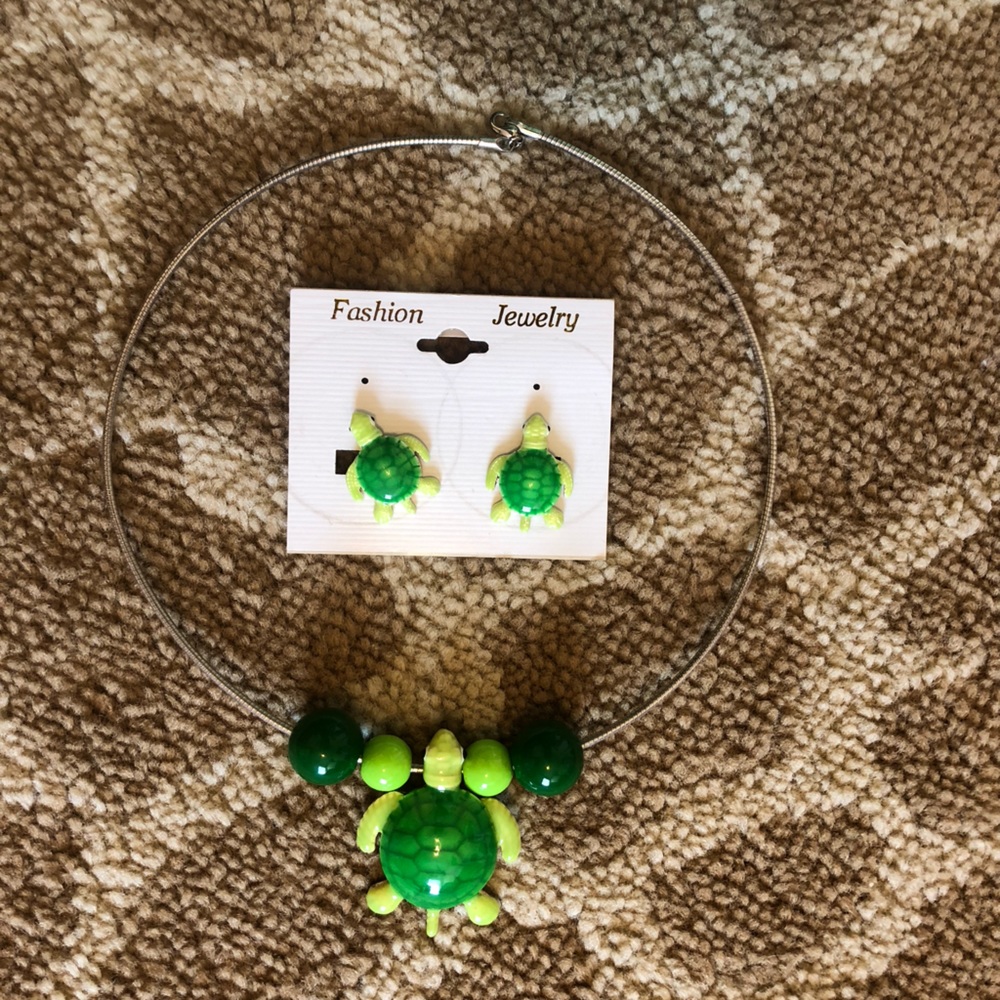 Turtle necklace and earring set